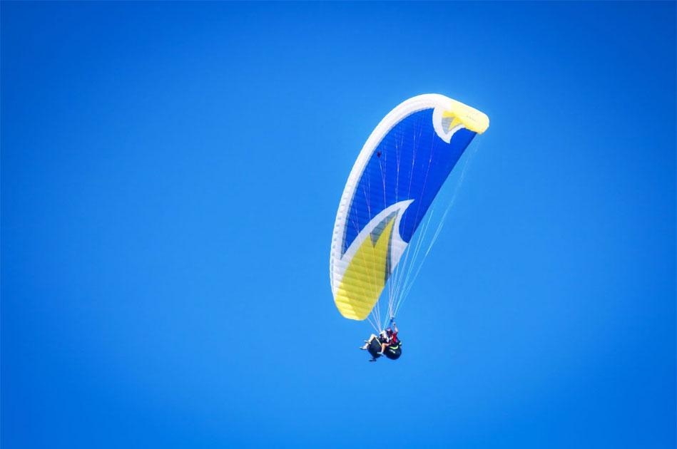 Paragliding in Maui