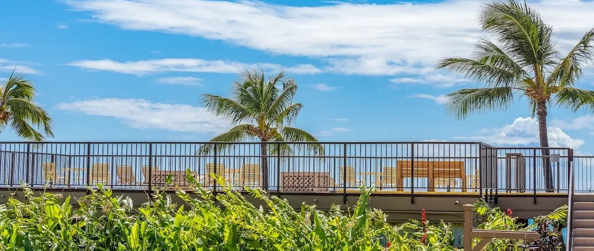 Hale Ono Loa Resort on Maui: Pool Deck