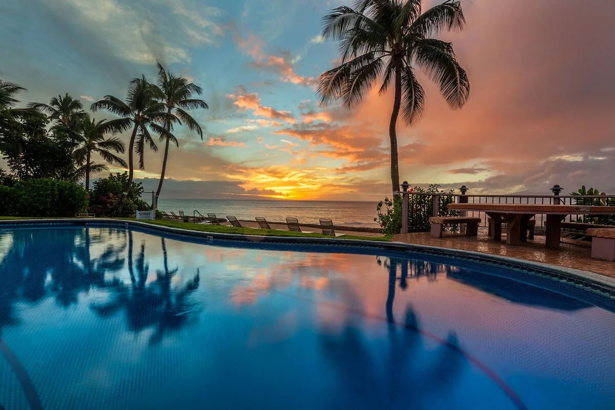 Hoyochi Nikko Resort on Maui: Pool at sunset