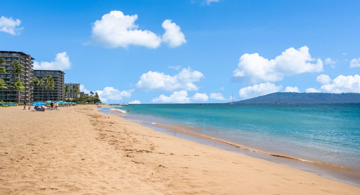 Kāʻanapali vacation rentlas on Maui shoreline on a bright day